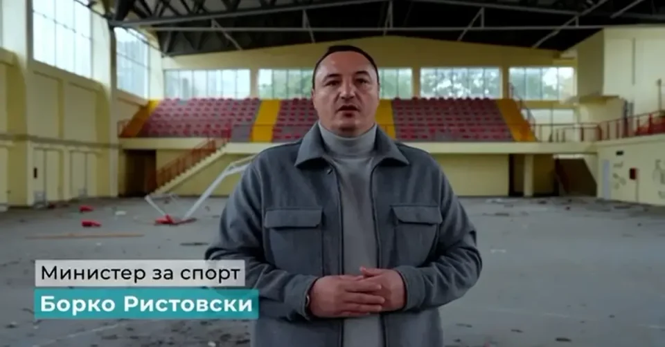 (ВИДЕО) БОРКО РИСТОВСКИ РЕШАВА ДЕЦЕНИСКИ ПРОБЛЕМ НА СТУДЕНТИТЕ: Ветувањата имаат тежина само ако ги остварувате!