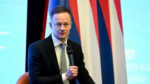 НЕМАШЕ ПРОБЛЕМ КОГА ЈА БЛОКИРАА МАКЕДОНИЈА: Грција и Бугарија имаа одврзани раце, а сега кога Унгарија ја блокира Украина е проблем, вели Сијарто