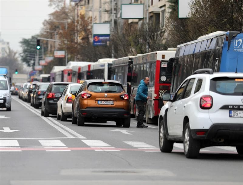 ПРИВАТНИТЕ АВТОБУСИ ГИ ЗАПРЕА АВТОБУСИТЕ ВО 10 ЧАСОТ: Бараат ЈСП да го плати долгот од 170 милиони денари