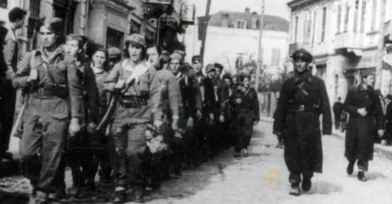 СО ВАШИОТ ХЕРОИЗАМ ЈА ПОБЕДИВТЕ СМРТТА: Битола го одбележува 4 Ноември - денот на ослободувањето од окупаторите