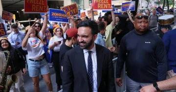 ЊУЈОРК ДОБИ НОВ ГРАДОНАЧАЛНИК: Мамдани го победи Куомо и ја презеде градската власт