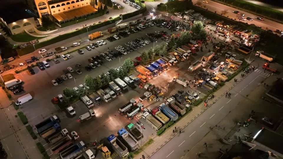 (ФОТО) ПРЕМИЕРОТ ОБЈАВИ ДРОНСКИ ФОТОГРАФИИ: Вечерва голема акција за чистење на сметот во Скопје!