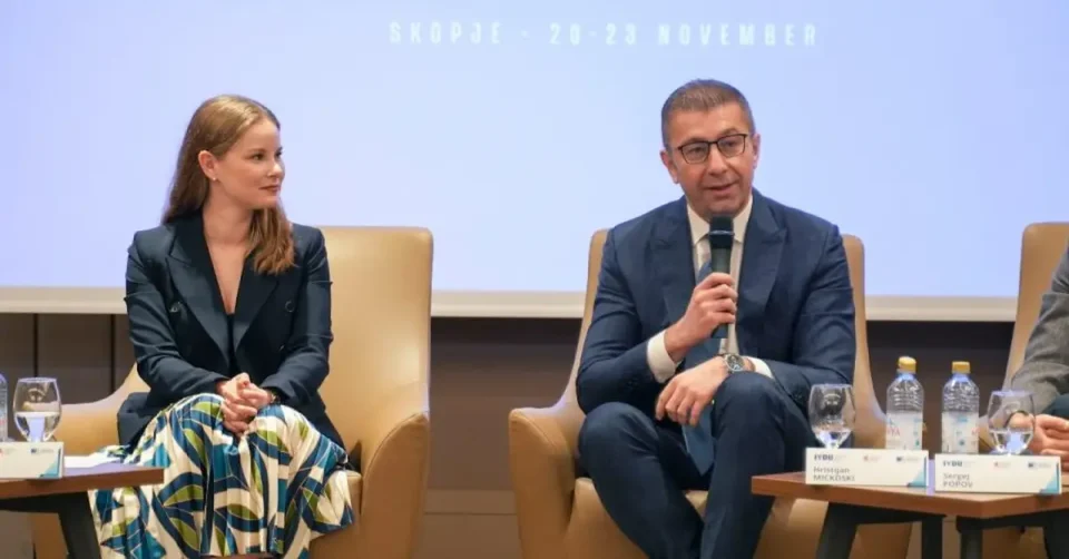 ИНСТАГРАМ И ТИКТОК Е ЛАЖНА РЕАЛНОСТ: Младите да не веруваат во „чуда“, туку да градат иднина со работа, порача Мицкоски