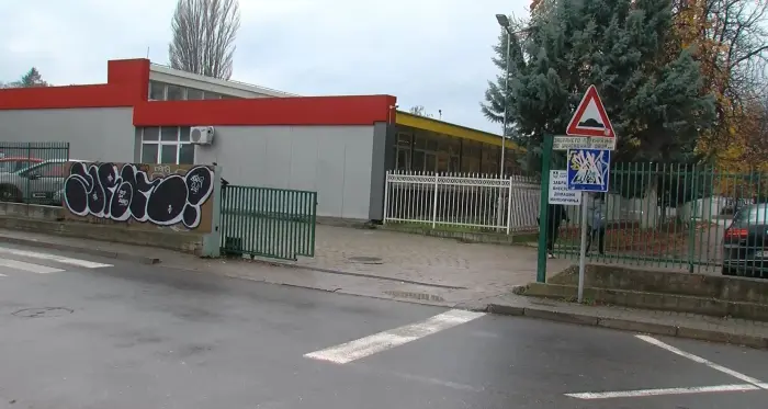 80 ДЕЦА ОТСУТНИ ОД НАСТАВА: Кујната во ОУ „Димо Хаџи Димов“ итно затворена по пријави за стомачни тегоби кај ученици