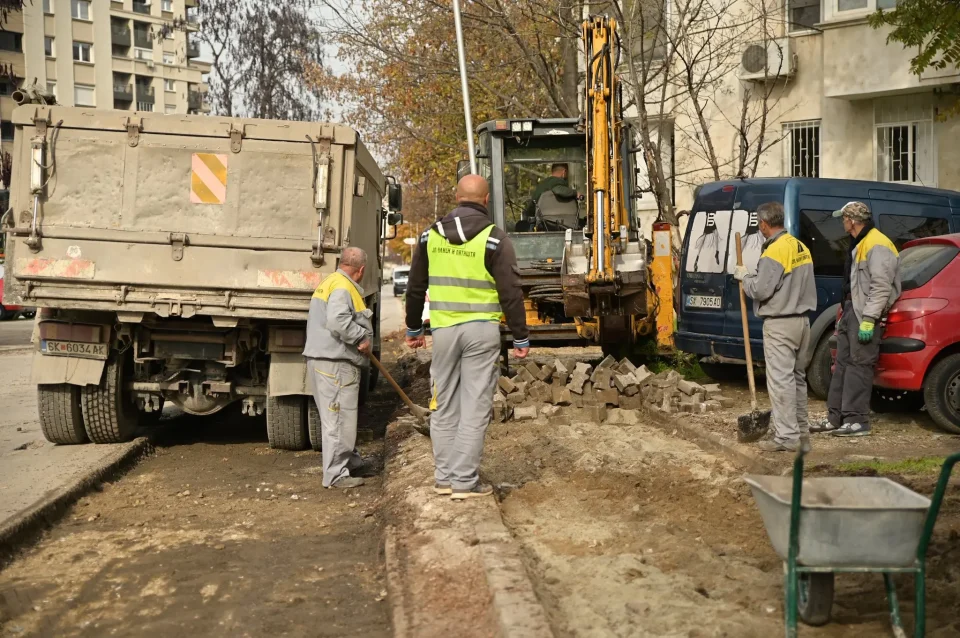 (ФОТО) КОНЕЧНО ЌЕ СЕ РЕКОНСТРУИРА ФРАЊО КЛУЗ ВО АЕРОДРОМ: Улицата со години е во очајна состојба