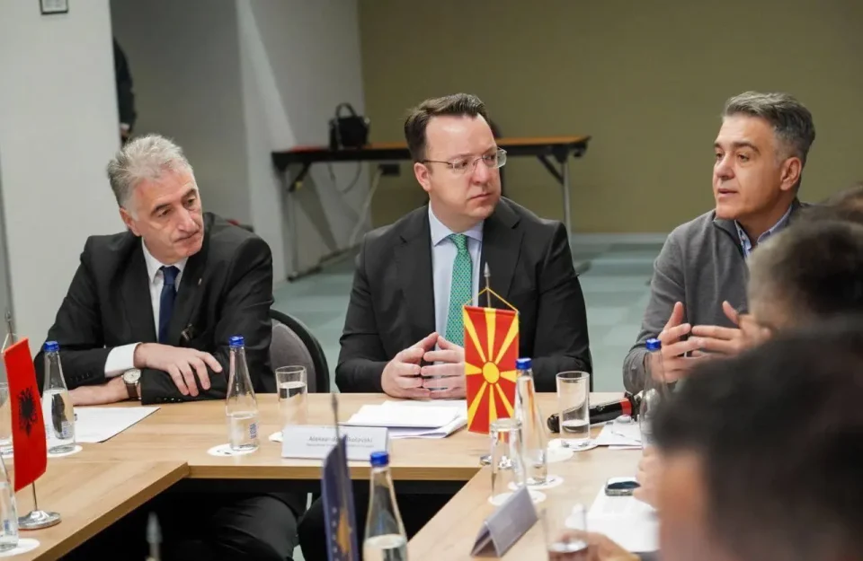 Николоски: Заштитата на Охридското езеро и басенот на река Црн Дрим е приоритет за Владата