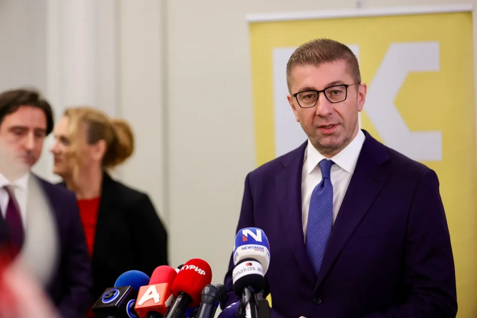 „ОД РЕГУЛАТОРОТ ЗАВИСИ ДАЛИ ЌЕ ПОСКАПИ СТРУЈАТА“: Мицкоски одговори за евентуалното покачување на цената на струјата