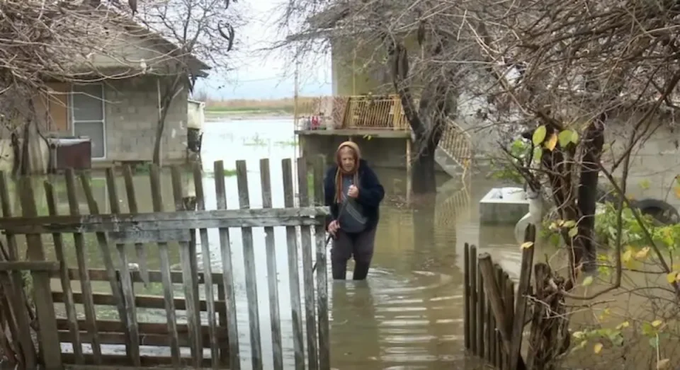 Поплави во Источна Македонија: Кочанска Река ги потопи Чешиново, Облешево и Чифлик, прогласена кризна состојба