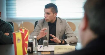 НЕ МОЖЕ КРЕАТОРИТЕ НА КОРУПЦИЈАТА ДА БИДАТ ДЕЛ ОД РЕШЕНИЕТО: Трипуновски обвини дека Николовски ја оштетил државата за 2,2 милиони евра