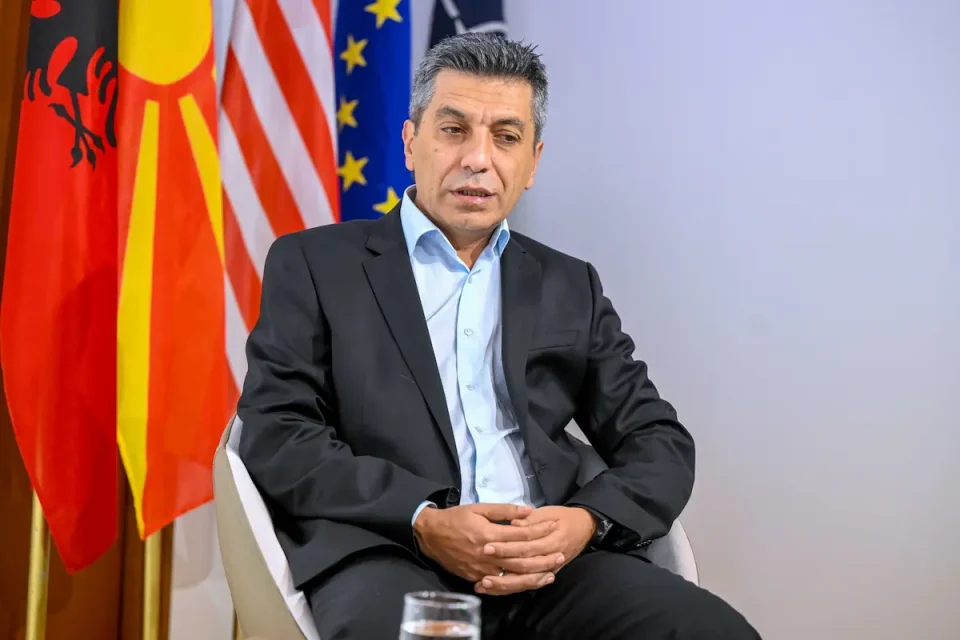 АХМЕТИ НАПРАВИ ДВЕ СТРАТЕГИСКИ ГРЕШКИ, А ВРЕДИ ТОА ГО ИСКОРИСТИ, ВЕЛИ МЕЏИТИ