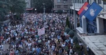 НОВИ ПРОТЕСТИ ЗА ВОНРЕДНИ ПАРЛАМЕНТАРНИ ИЗБОРИ: Поддршката за Дијана Хрка ја подгрева атмосферата за нови собири