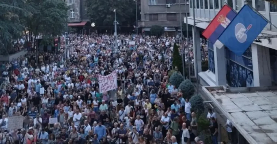 НОВИ ПРОТЕСТИ ЗА ВОНРЕДНИ ПАРЛАМЕНТАРНИ ИЗБОРИ: Поддршката за Дијана Хрка ја подгрева атмосферата за нови собири