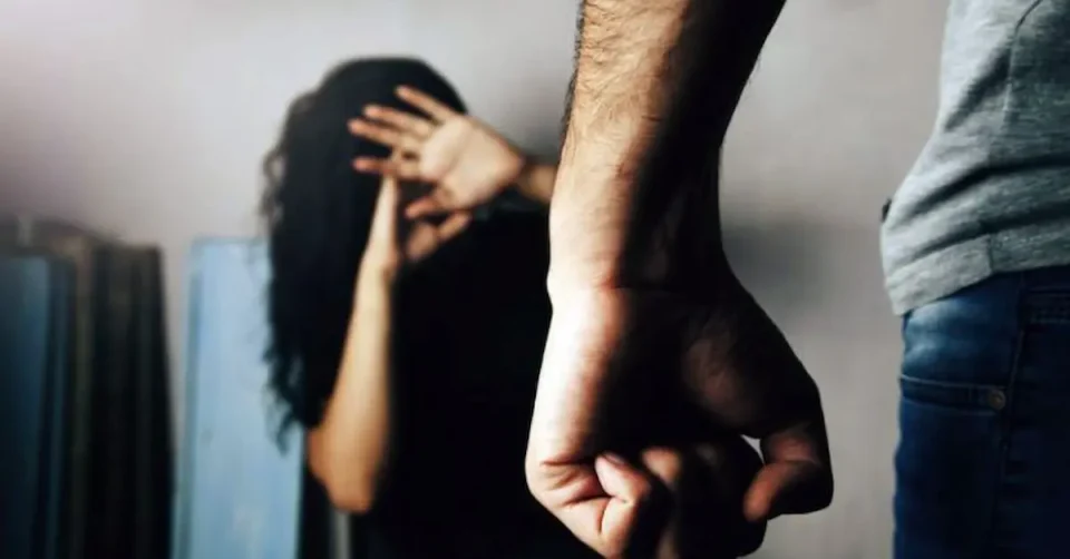 УПОТРЕБИЛЕ И ЕЛЕКТРОШОК: Скопјанец со двајца другари ги нападнале поранешната партнерка и нејзиното момче