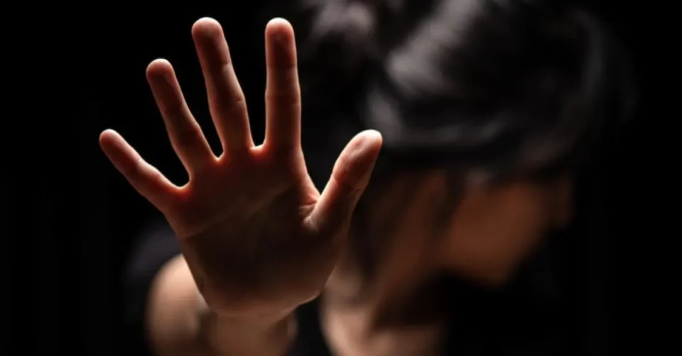 ЈА НАПАДНАЛ И СИЛУВАЛ ПОРАНЕШНАТА ДЕВОЈКА: Обвинителството бара притвор за осомничениот