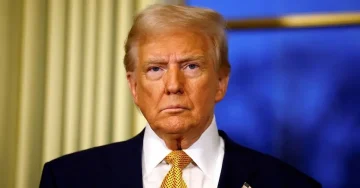 Трамп најави дека владата ќе исплати по најмалку 2.000 долари по лице на повеќето граѓани на САД