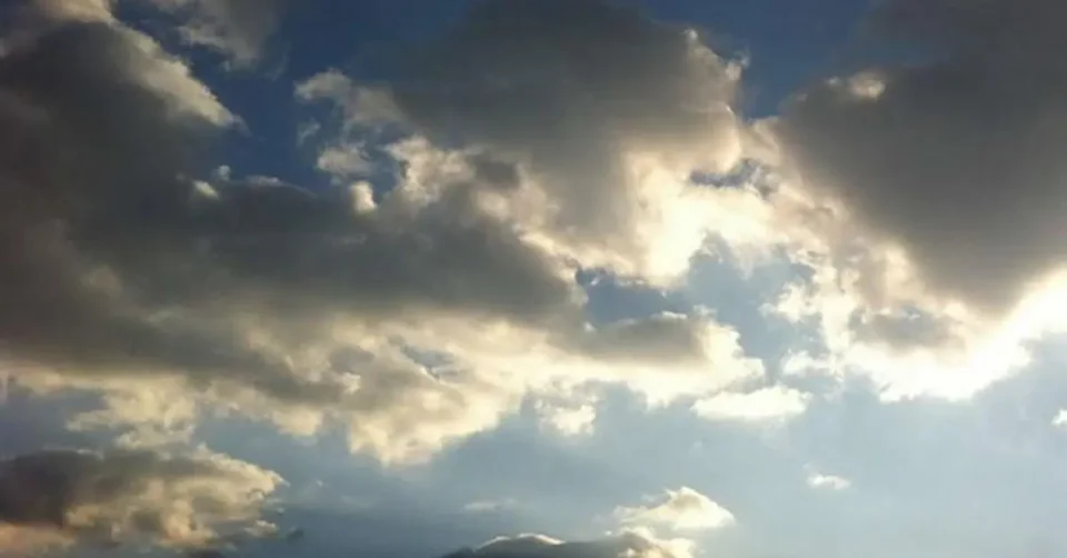 Времето денеска: Променливо облачно со дожд и засилен јужен ветер