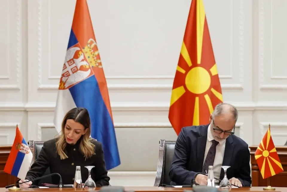 ПОТПИШАН МЕМОРАНДУМ ЗА СОРАБОТКА: Македонија и Србија ги зајакнуваат економските и бизнис релации