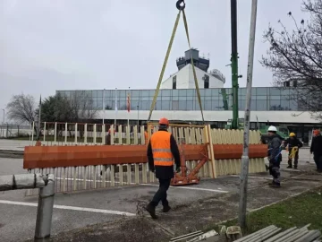 СЕ МОДЕРНИЗИРА СКОПСКИОТ АЕРОДРОМ: Официјално започна демонтажата на стариот радар