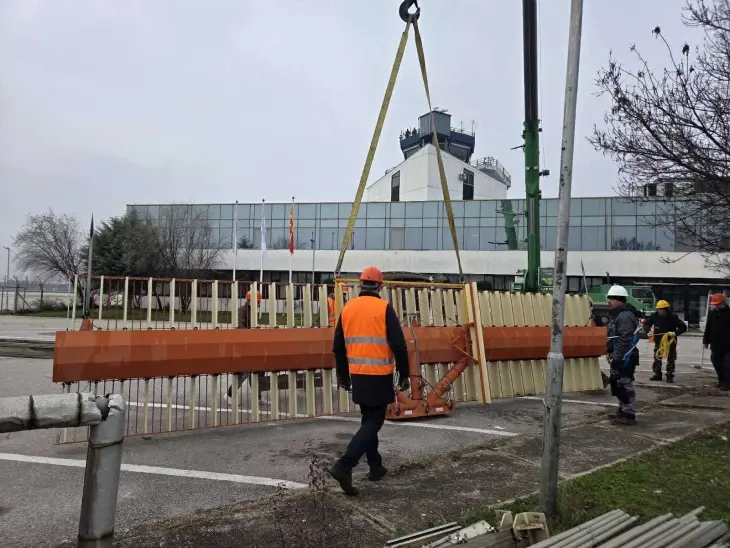 СЕ МОДЕРНИЗИРА СКОПСКИОТ АЕРОДРОМ: Официјално започна демонтажата на стариот радар