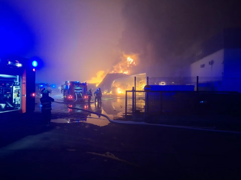 СИНОЌА ГОРЕШЕ ИНДУСТРИСКИ ОБЈЕКТ ВО ХРВАТСКА: Голем пожар во објект на CIAK кај Забок