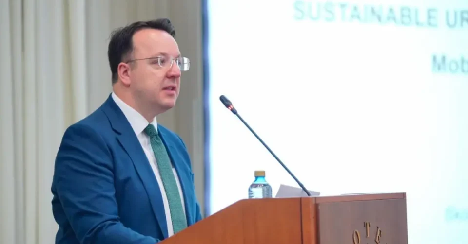 НИКОЛОСКИ: Нови проекти за безбедност на патиштата и подобрување на културата во сообраќајот