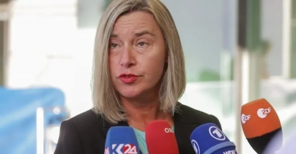 СКАНДАЛОТ КОЈ ГО ТРЕСЕ БРИСЕЛ: Могерини и Санино ослободени по приведувањето во истрагата за измама