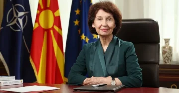 Сиљановска-Давкова го честита Денот на наставата на турски јазик: Да се гордееме со татковината преку почит кон културните различности