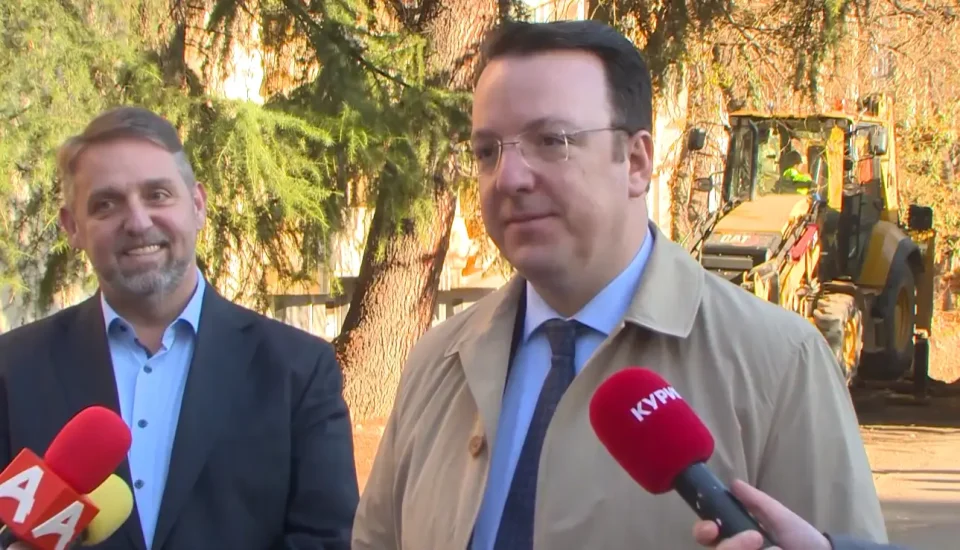 (ВИДЕО) НИКОЛОСКИ И ЛУКРОВСКИ НА ТЕРЕН: Започнаа градежните работи на улицата „Јуриј Гагарин“ во Општина Карпош