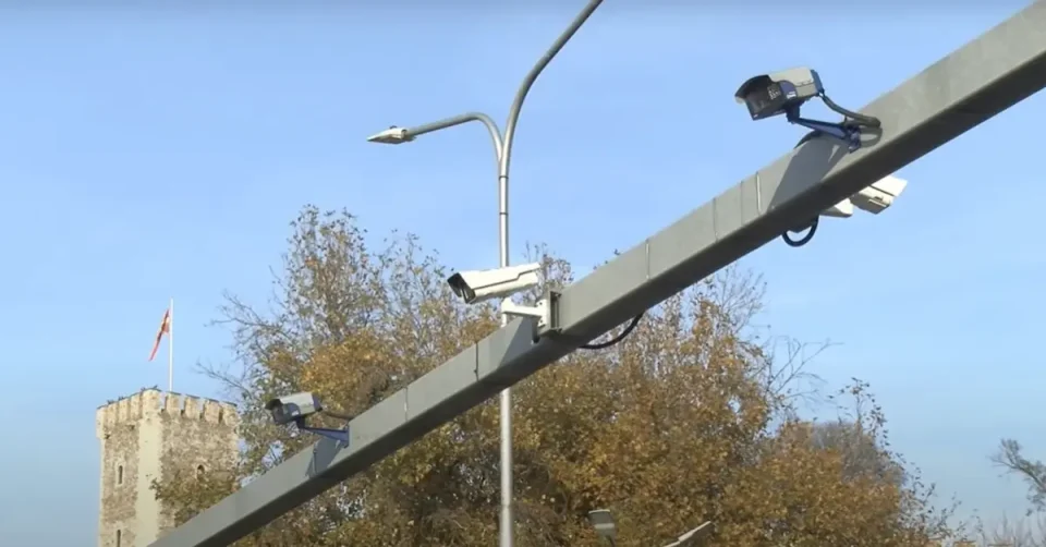 ГО ИМАМЕ РЕКОРДЕРОТ: Камерите на „Безбеден град“ го снимиле како дивеел со 231 км на час!