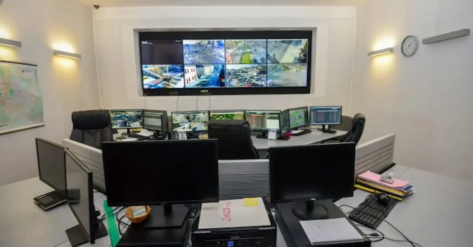 Системот „Безбеден град“ не прави разлика во боите на табличките, ги снима и службените возила