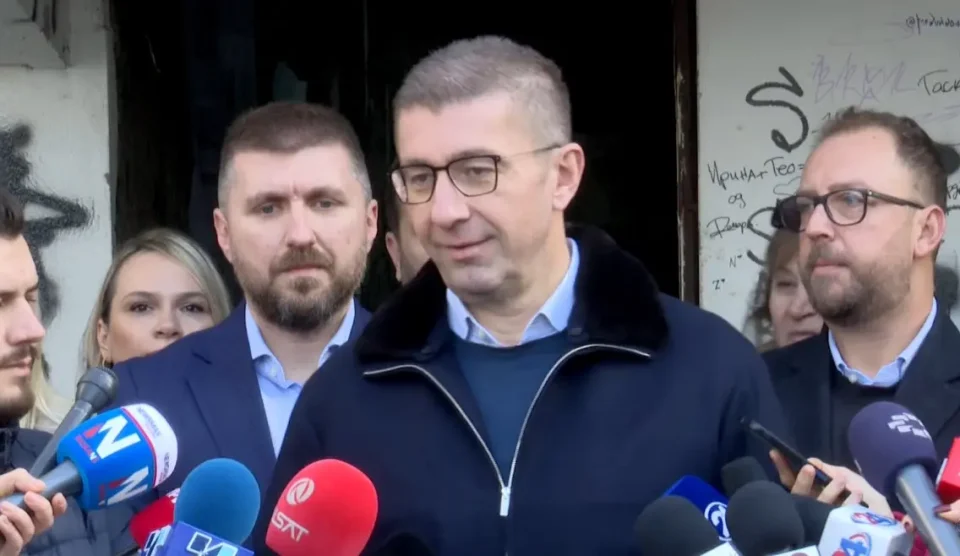 Мицкоски: Филипче, Фрчковски и Жерновски нека бараат мигранти кои се дел од договор – ако има еден мигрант јас трајно ја напуштам политиката