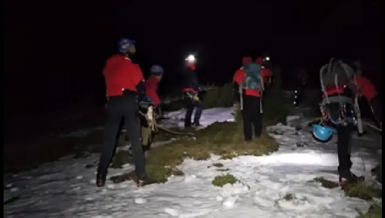 (ВИДЕО) ПОДВИГ ШТО РЕТКО СЕ ГЛЕДА: Спасувачи шест часа на раце го носеле телото на загинат планинар