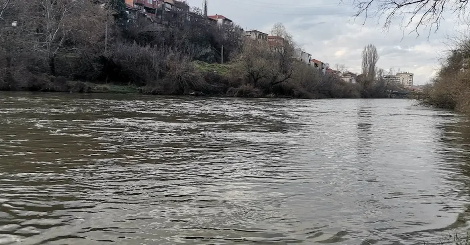 Безживотно тело извлечено од водите на Вардар