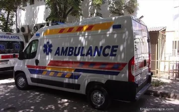 СКОПЈАНЕЦ ТЕШКО ПОВРЕДЕН: Бил удрен од автомобил додека стоел покрај паркиран камион