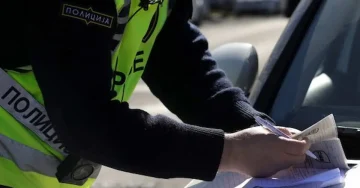 Полициски службеници на целата територија на државата вчера лишија од слобода десет возачи, од кои осуммина поради возење без возачка