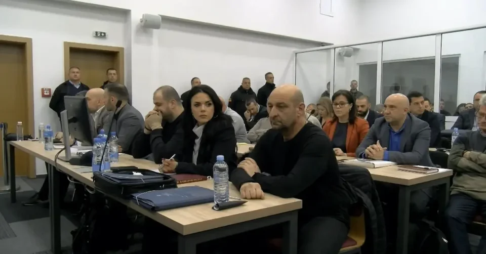 СУДСКИ ПРОЦЕС ЗА „ПУЛС“: 13 мобилни и лап-топ најдени кај обвинетиот Камбери, судијката му се закани со самица