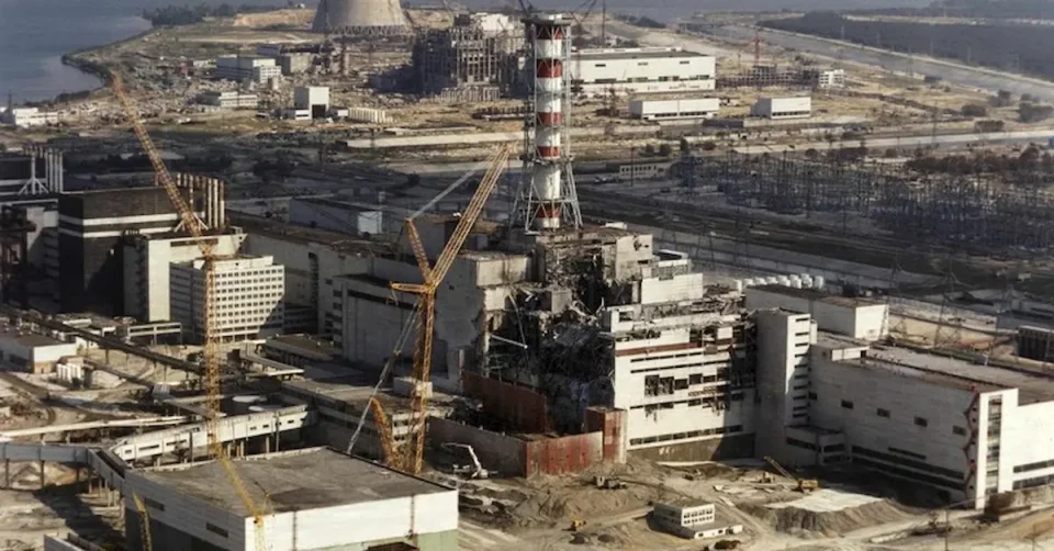 ОШТЕТЕНА Е ЗАШТИТНАТА СТРУКТУРА ВО ЧЕРНОБИЛ: Нуклеарната безбедност сериозно загрозена по нападот со дрон