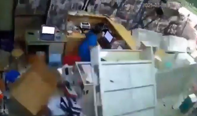 (ВИДЕО) Страшни снимки од Јапонија по разорниот земјотрес, можни бранови високи до 3 метри