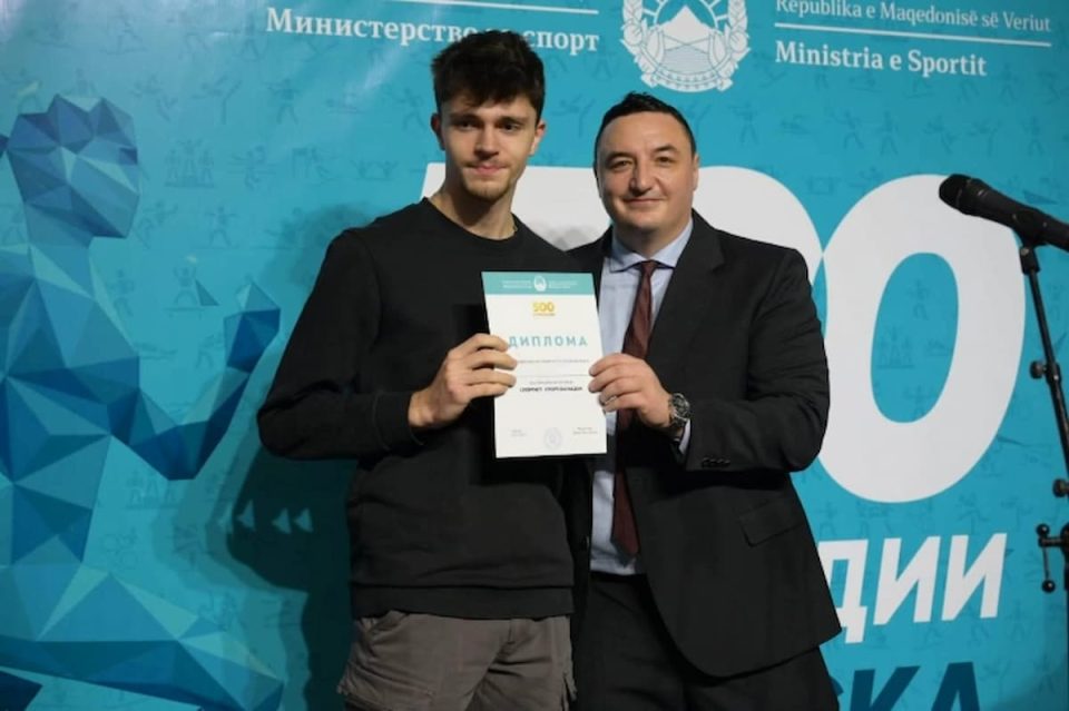 ДОДЕЛЕНИ 500 СТИПЕНДИИ „СПОРТСКА НАДЕЖ“: Министерството за спорт ги награди младите талентирани репрезентативци