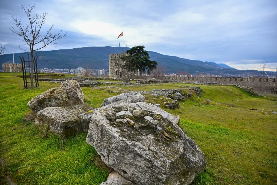(ВИДЕО) СКОПСКОТО КАЛЕ Е ЧИСТО И УРЕДЕНО: Ѓорѓиевски сподели снимка од работните активности