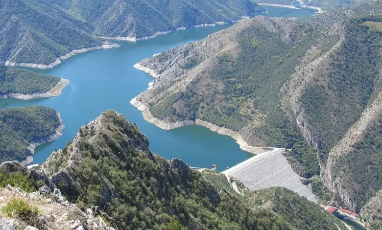 Голомразица го затвори патниот правец кон ХЕЦ Козјак