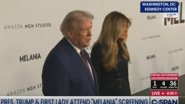 НЕ МОЖЕШЕ ДА СЕ СЕТИ ОД КАДЕ Е МЕЛАНИЈА: „Тоа е една прекрасна земја“, Трамп повторно предмет на потсмев