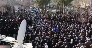 ИЛЈАДНИЦИ ИРАНЦИ НА ПЛОШТАД: Поддршка за властите и безбедносните сили