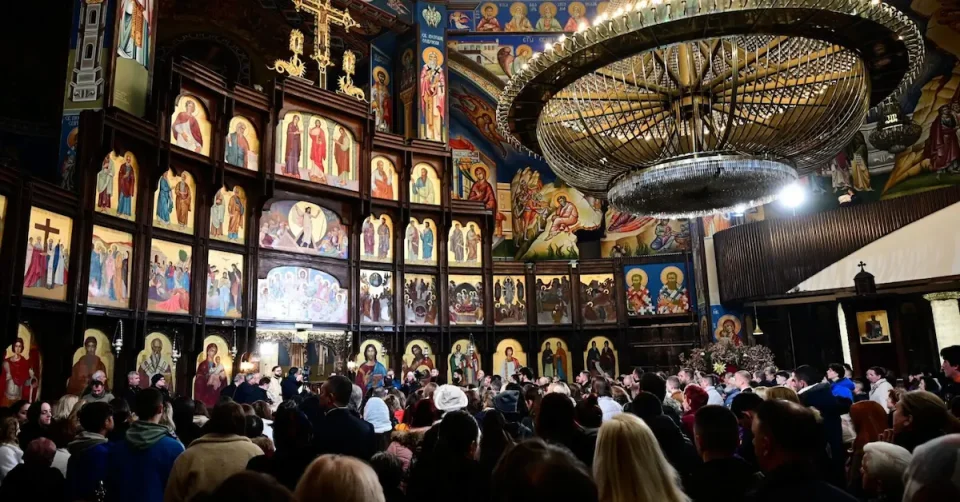 ДЕНЕСКА Е БОЖИЌ: Мир Божји, Христос се роди!