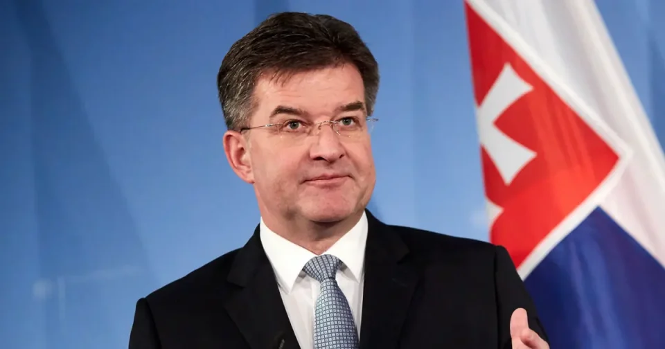 СКАНДАЛ ВО СЛОВАЧКА: Лајчак поднесе оставка по објавени контакти со Епштајн