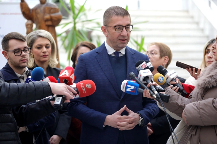 НЕ МОЖЕ ДА ПОБЕДАМ НА ИЗБОРИ MЕСТО СДСМ: Македонија е зрела демократија, но еве ќе им удоволиме со Техничка влада на следните редовни избори, вели Мицкоски