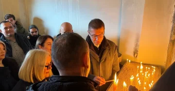 Премиерот Христијан Мицкоски денеска е во посета на Тетово. Тој на својот Фејсбук профил објави дека традиционално