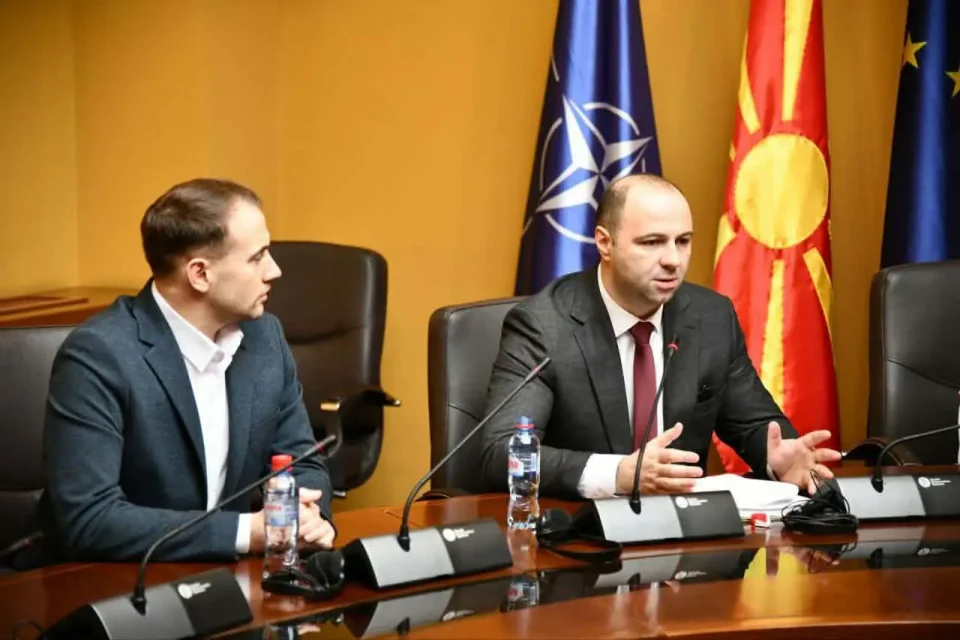 АРМ набавува опрема од САД