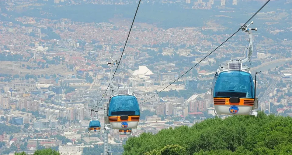 ТОМОВСКИ НАЈАВИ ПОВРЗУВАЊЕ НА ЖИЧНИЦАТА НА СРЕДНО ВОДНО СО БОЛНИЦАТА КОЗЛЕ: Ќе се гради и монтажен паркинг