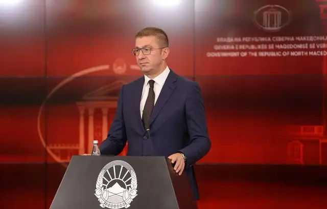 Премиерот Мицкоски на поставување камен-темелник на нова спортска сала во Карпош